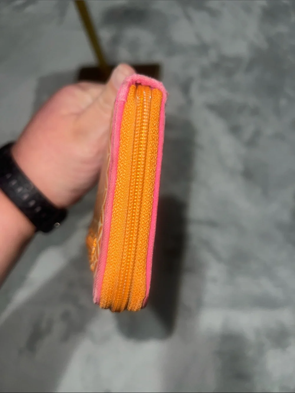 vintage Fossil zip-around wallet styled with an orange and white geometric